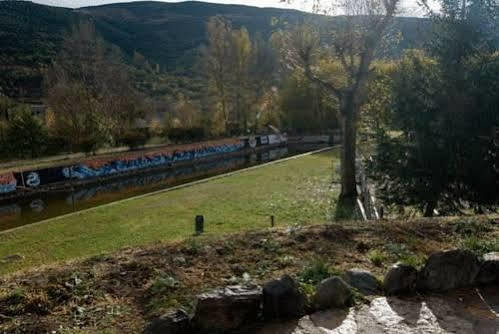 Alberg Escola De Piraguisme De Sort Esterno foto